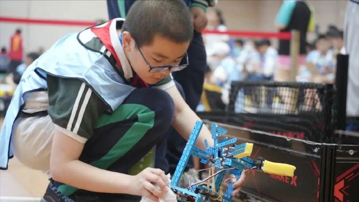 無(wú)錫市塔影中學(xué)科技教育創(chuàng)新成果顯著 教育科技開(kāi)發(fā)屢獲佳績(jī)